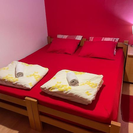 Skopje City Center Red Apartment Exteriér fotografie