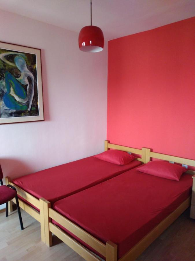 Skopje City Center Red Apartment Exteriér fotografie