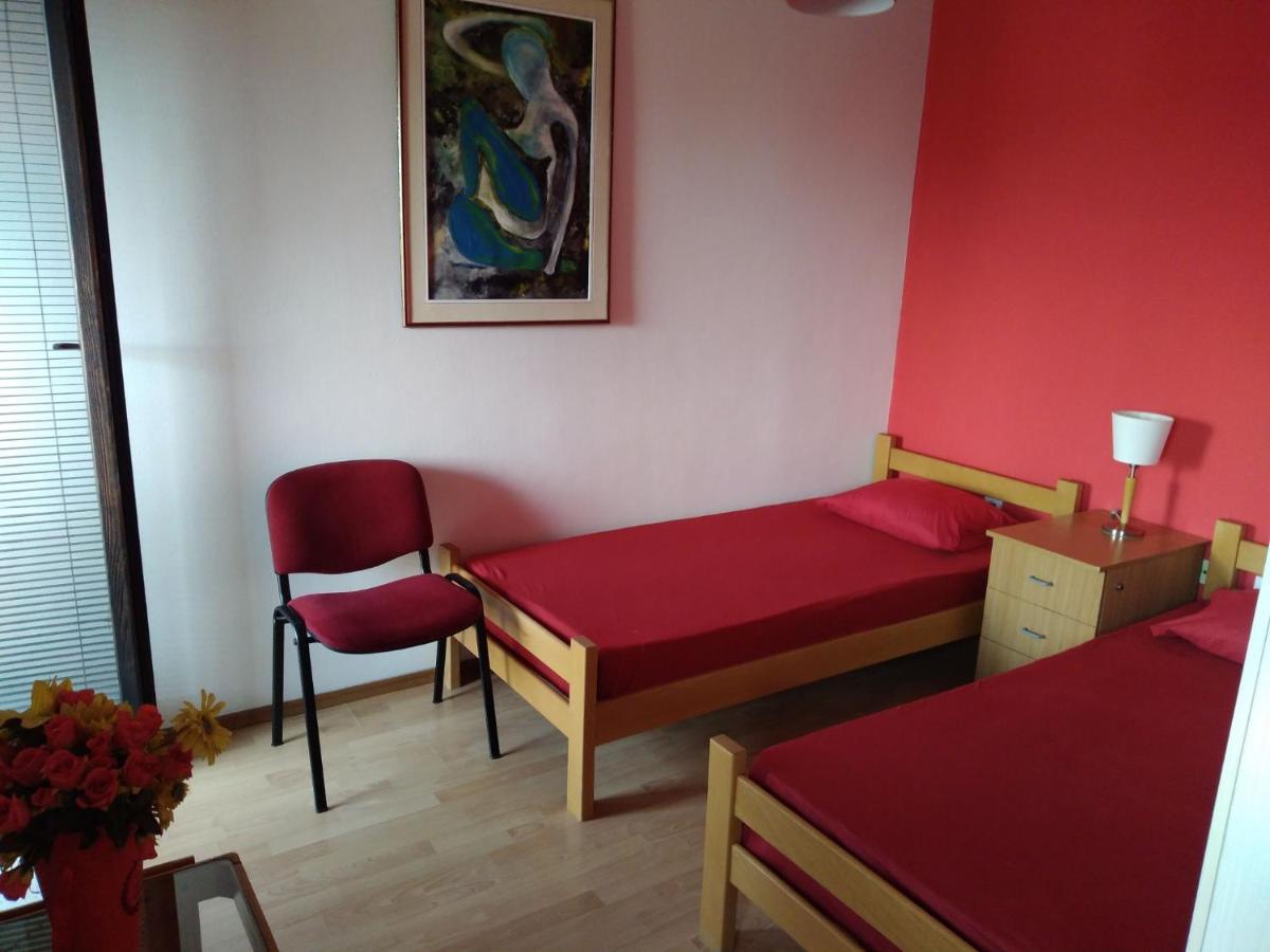 Skopje City Center Red Apartment Exteriér fotografie
