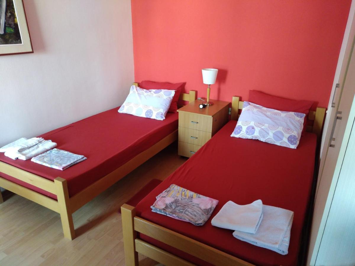 Skopje City Center Red Apartment Exteriér fotografie