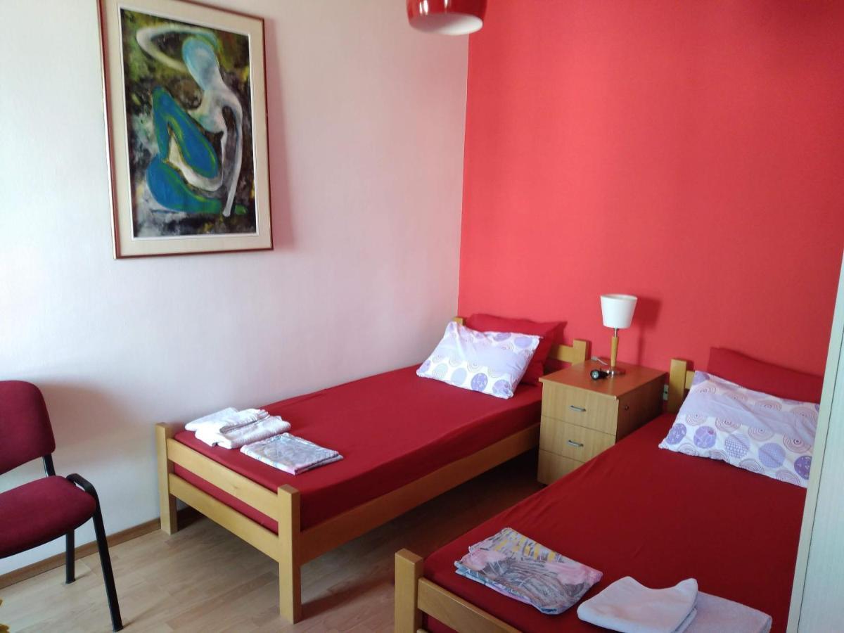 Skopje City Center Red Apartment Exteriér fotografie