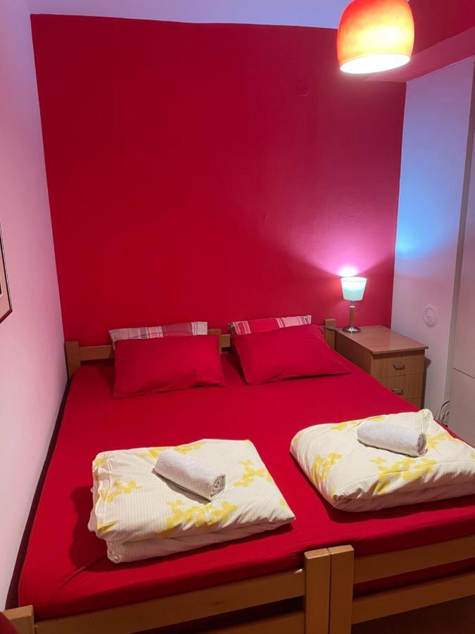 Skopje City Center Red Apartment Exteriér fotografie