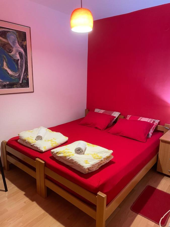 Skopje City Center Red Apartment Exteriér fotografie