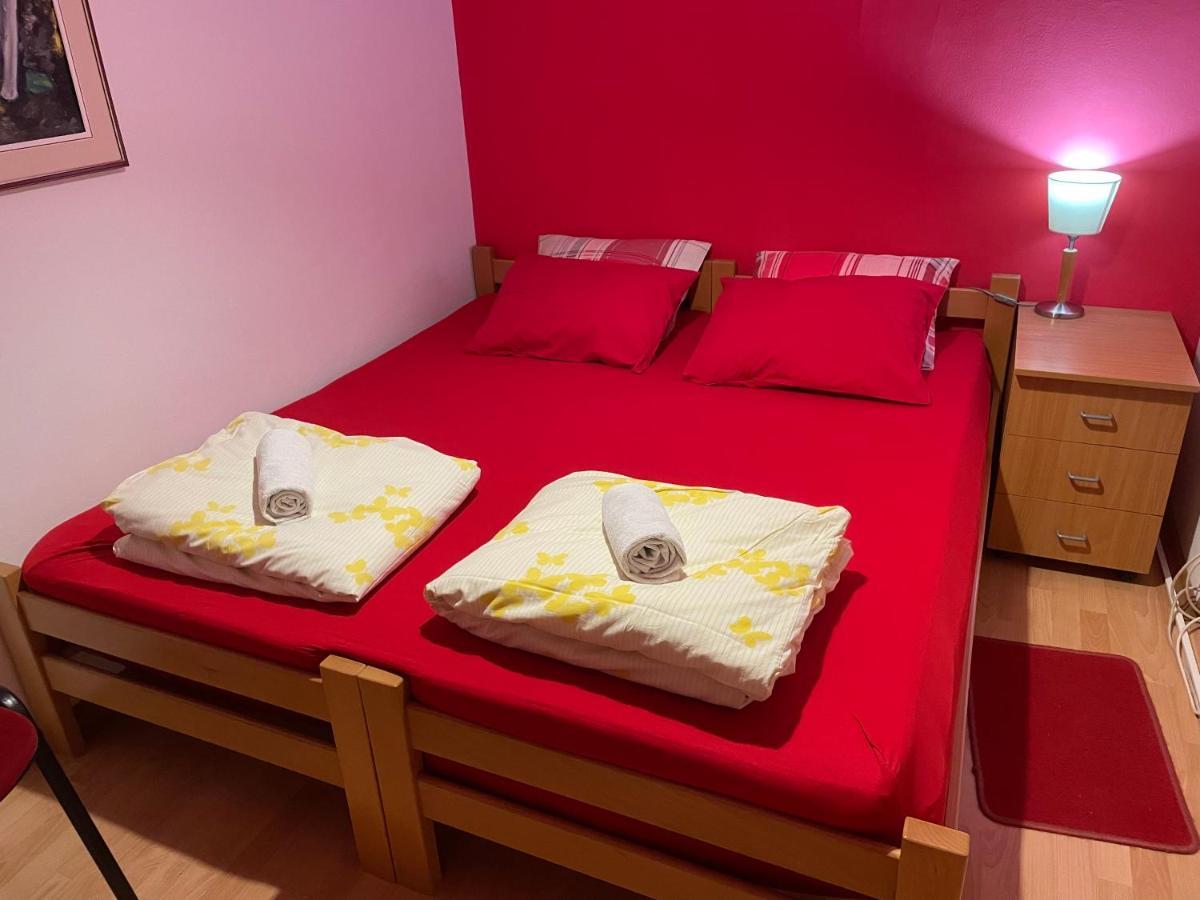 Skopje City Center Red Apartment Exteriér fotografie